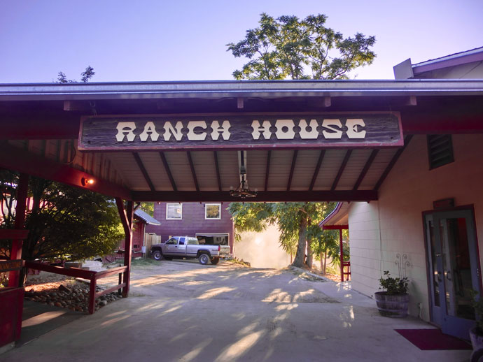 Sierra Sky Ranch ved Yosemite med historisk charme og en enorm steak