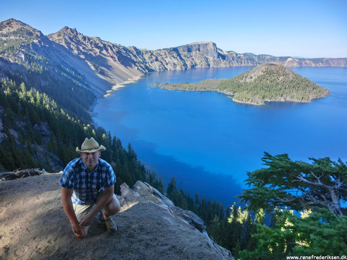 Udsigt over Crater Lake fra kraterkanten