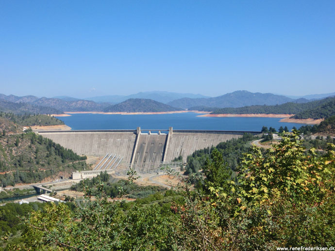 Fra Redding til Klamath Falls med Shasta Dam og Mt. Shasta undervejs