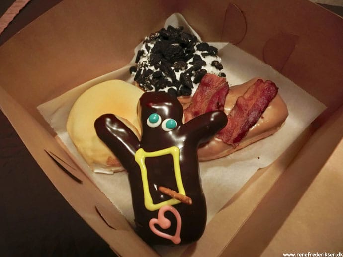 Voodoo Doughnut i Portland med bacon, ahornsirup og en voodoo-dukke