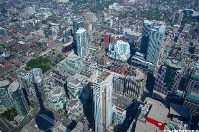 cn_tower_toronto_2013-11