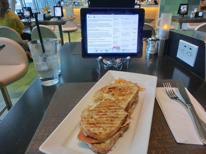 ford_mustang_toronto_airport_2013-10