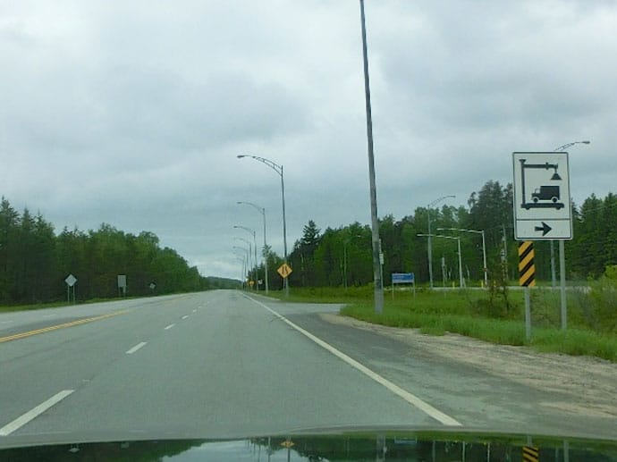 ford_mustang_toronto_airport_2013-4