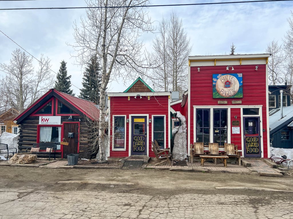 Butte Bagels i røde huse i Crested Butte.