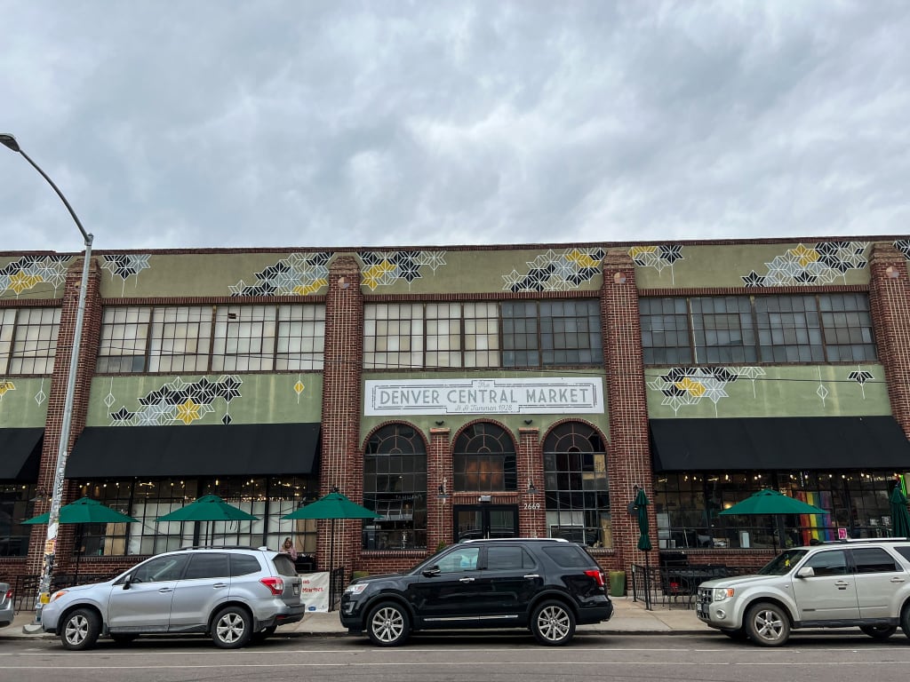 Fabriksbygningen hvor The Denver Central Market holder til i Five Points området i Denver, Colorado.