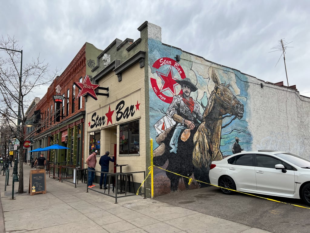 Star Bar, en klassisk Dive Bar i Five Points området i Denver, Colorado.