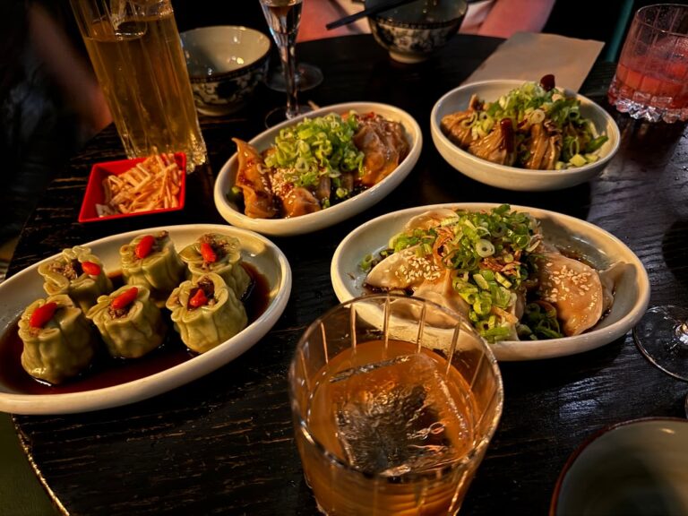 Hidden Cocktail Crawl – speakeasies i Vancouver Chinatown