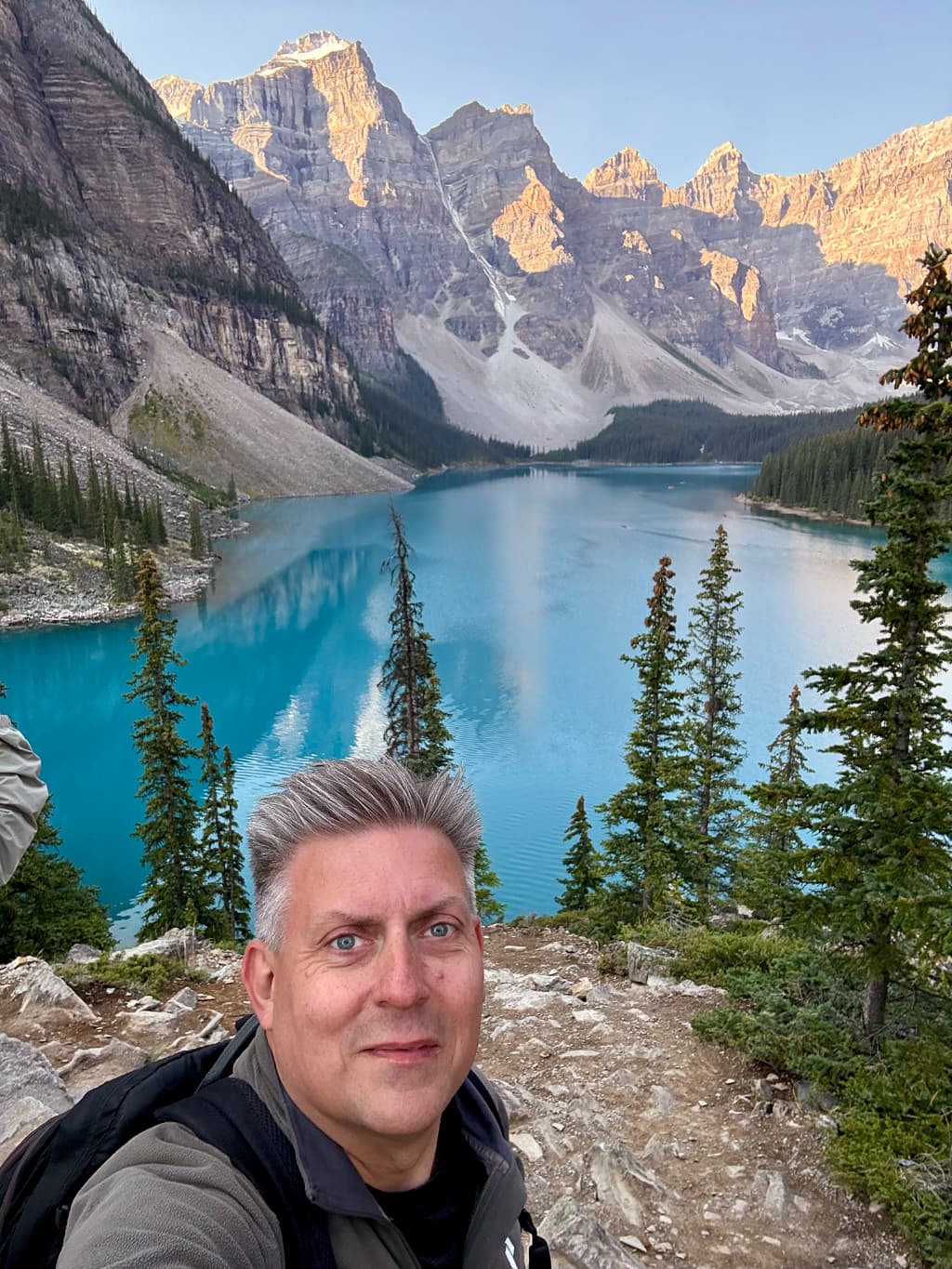 Ved Rockpile med udsigt over Moraine Lake og Valley of the Ten Peaks i Banff National Park